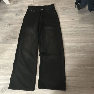 Envisu baggy jeans - Dm om bilder elr frågor 