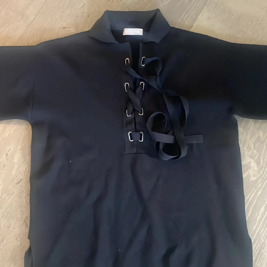 Svart tröja med snörning från Stefanel - 1