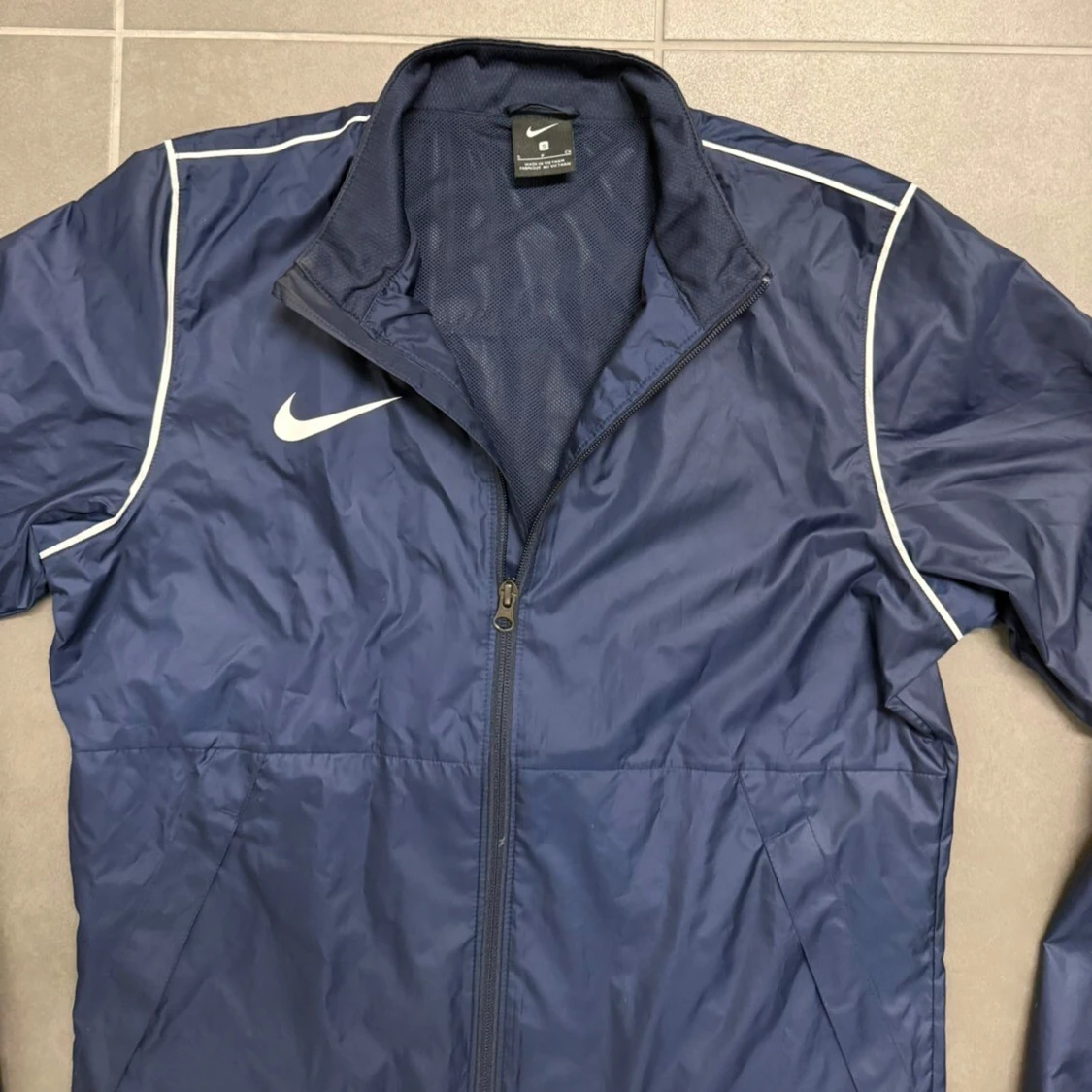 Marinblå vindjacka från Nike S - 1