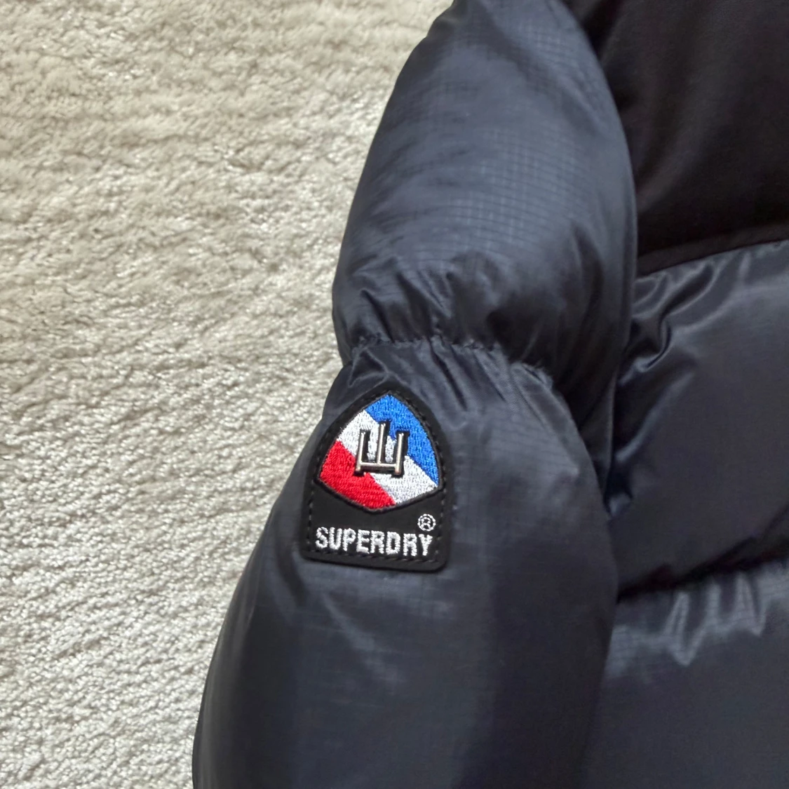 Svart pufferjacka från Superdry - 1