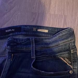 Replay anbass - Säljer mina replay anbass 32 då jag inte använder dom, är i bra skick förutom en liten skada som man ser på bild 3