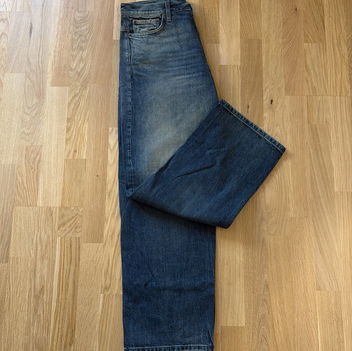 Blå wide jeans från Weekday - 2