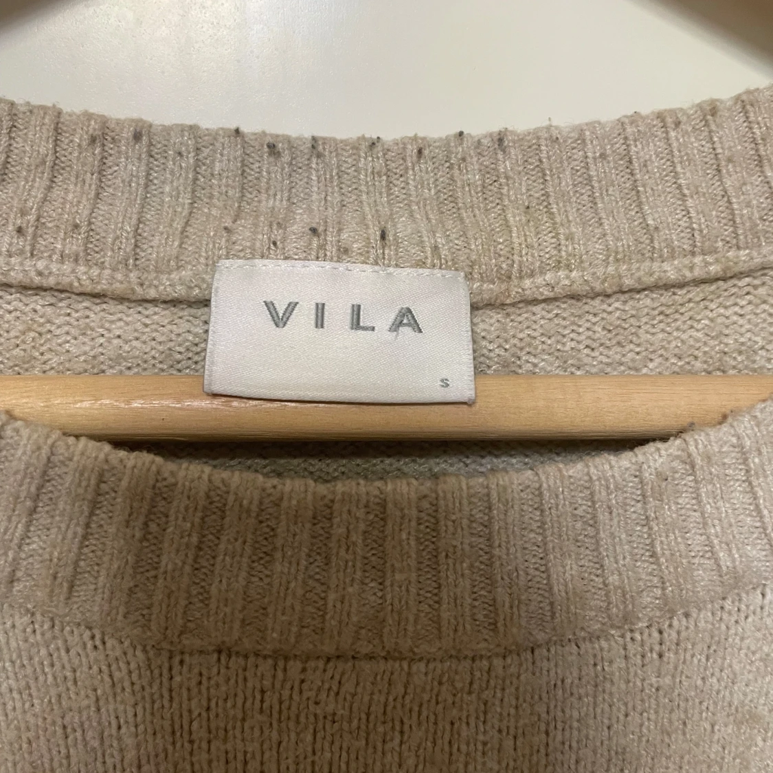 Beige stickad tröja från VILA - 1