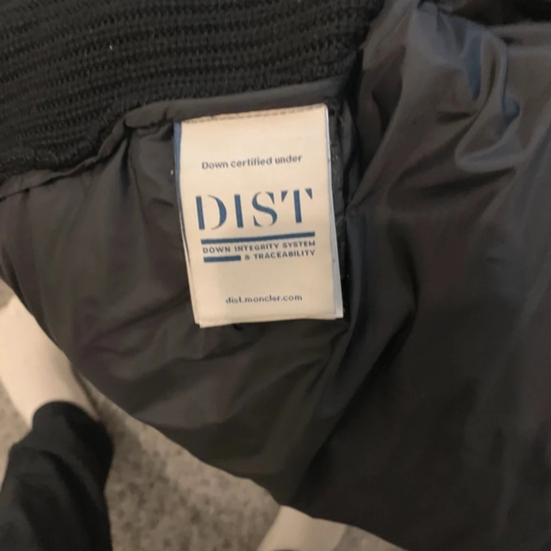 Svart Moncler pufferjacka med stickade ärmar - 4