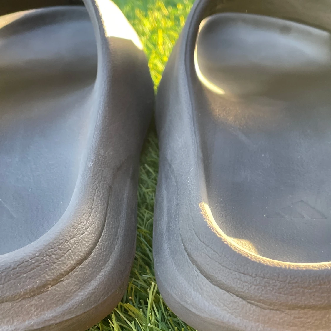 Adidas Yeezy Slides - 4