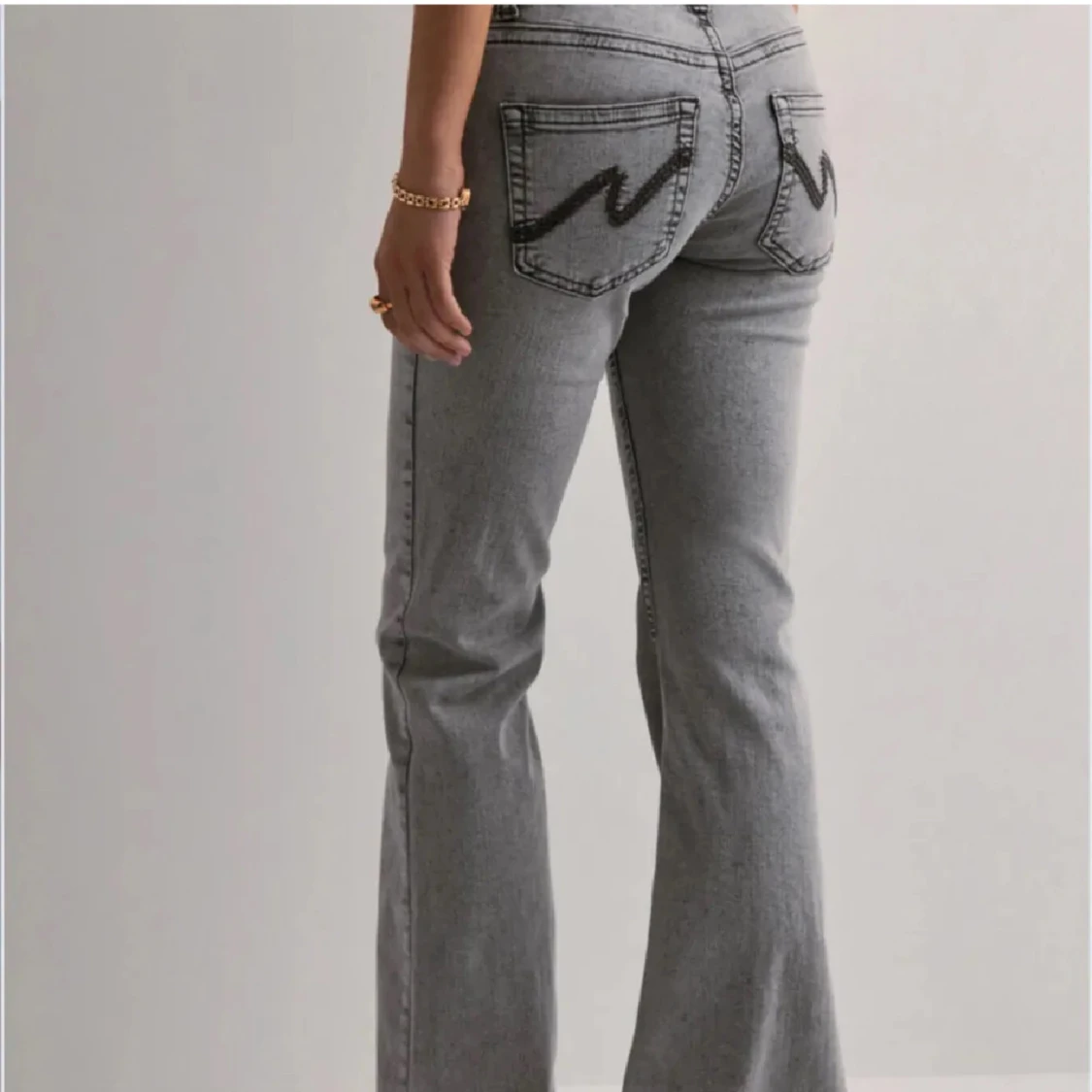 Grå bootcut jeans - 2