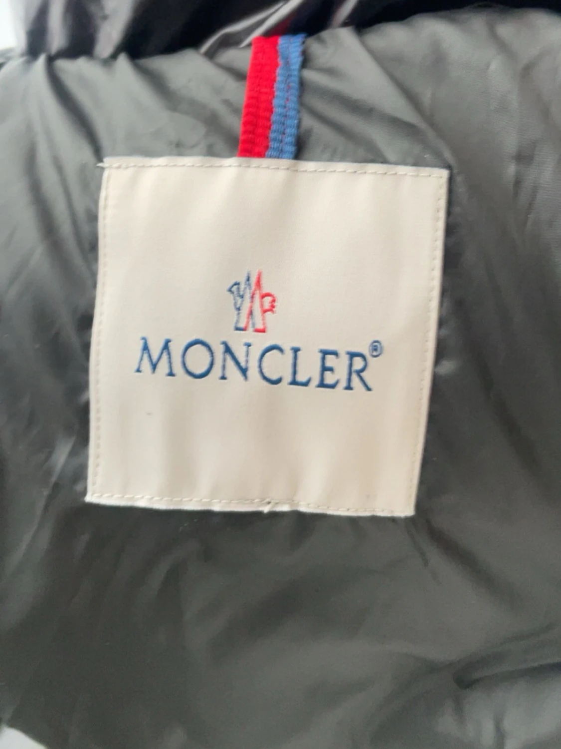 Svart pufferjacka från Moncler - 3