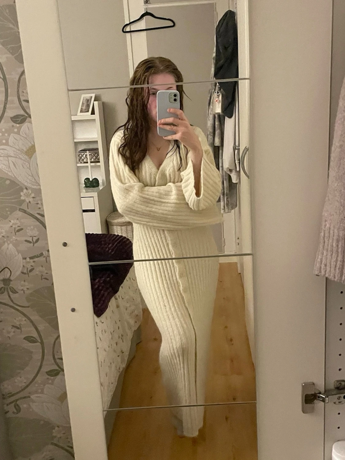 Beige stickad klänning  - 2