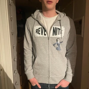 Revenite zip hoodie - Revenite zip hoodie som är helt ny 