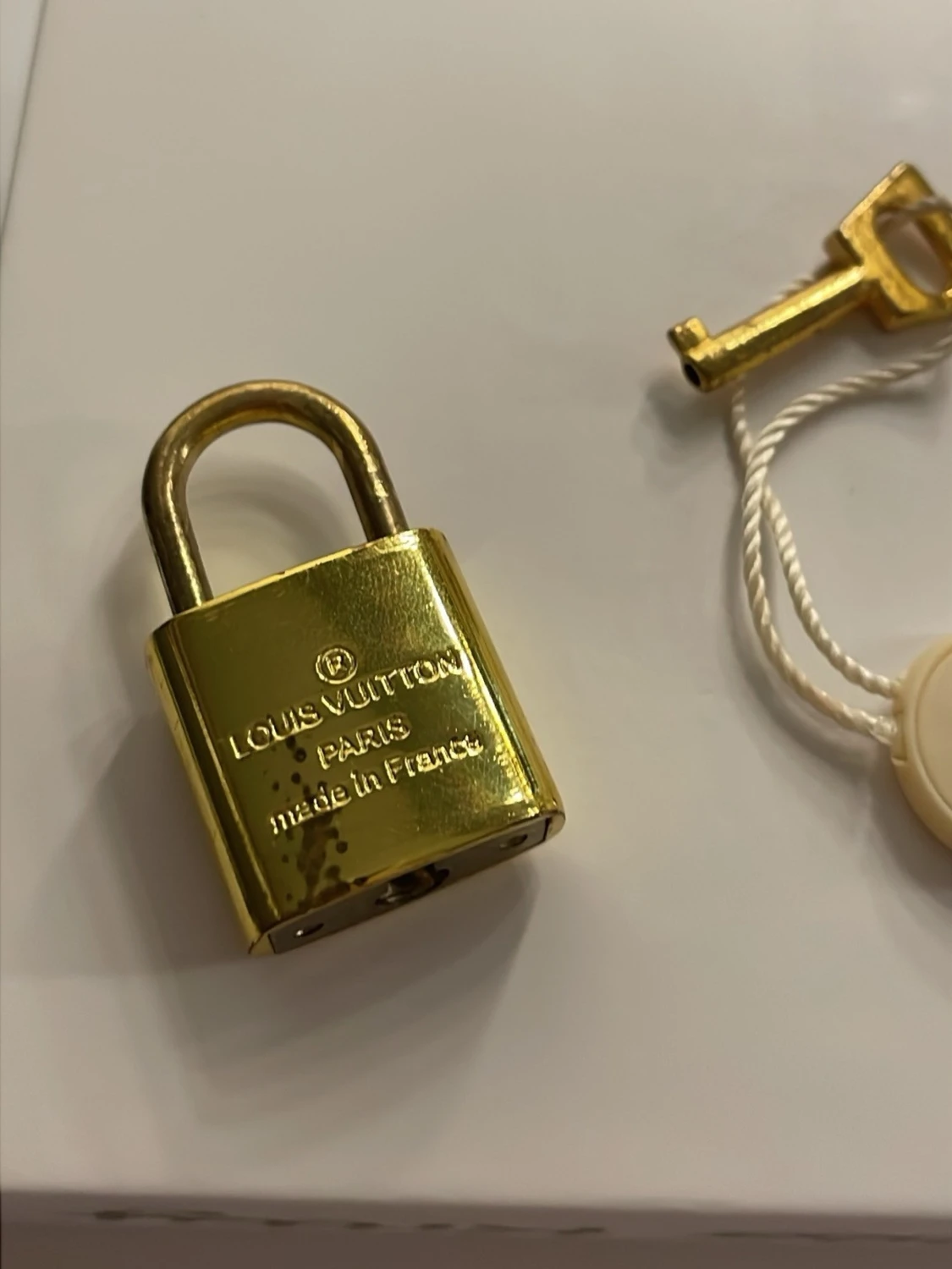  guldpläterat lås med nyckel - 2