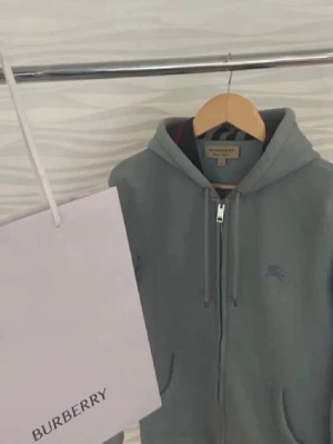 Burberry kofta  - Burberry kofta i storlek M. Kvitto finns 