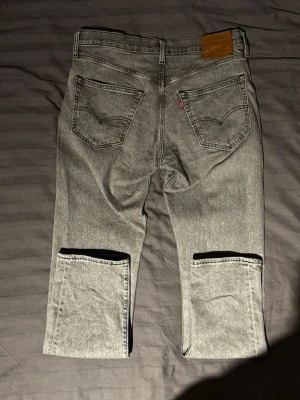 Levis modell 502 tapered fit 33/32 - 450, använda väldigt sällan modell 502 tapered fit 33/32
