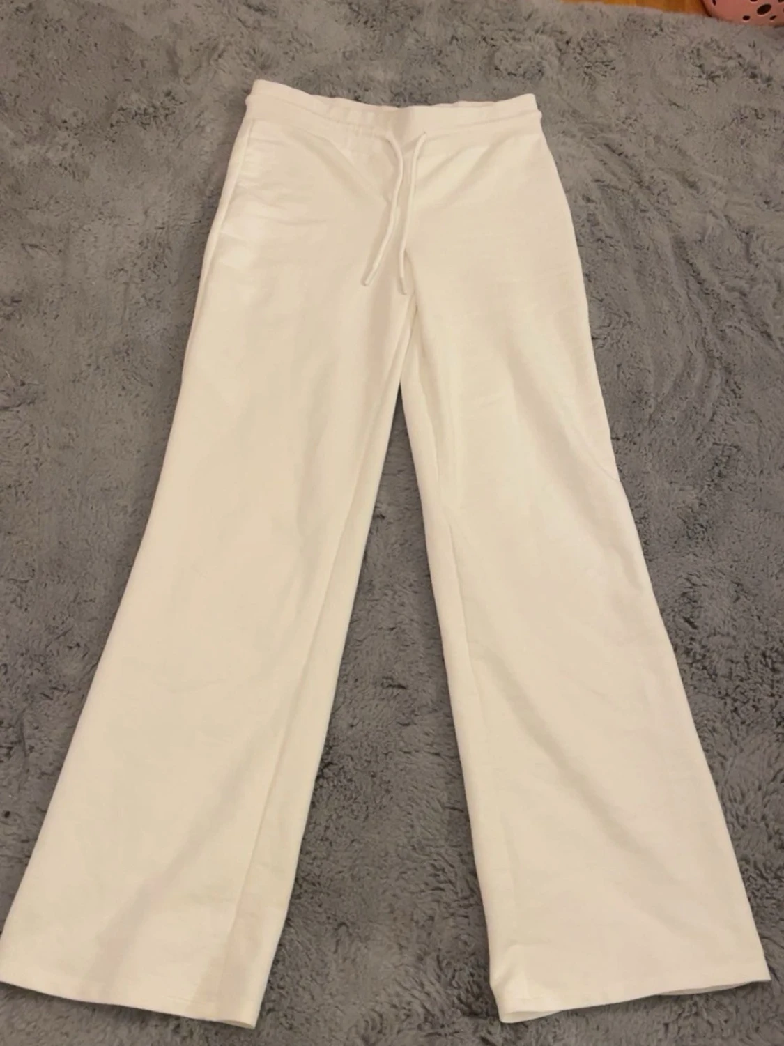 Vita mjukisbyxor med snörning