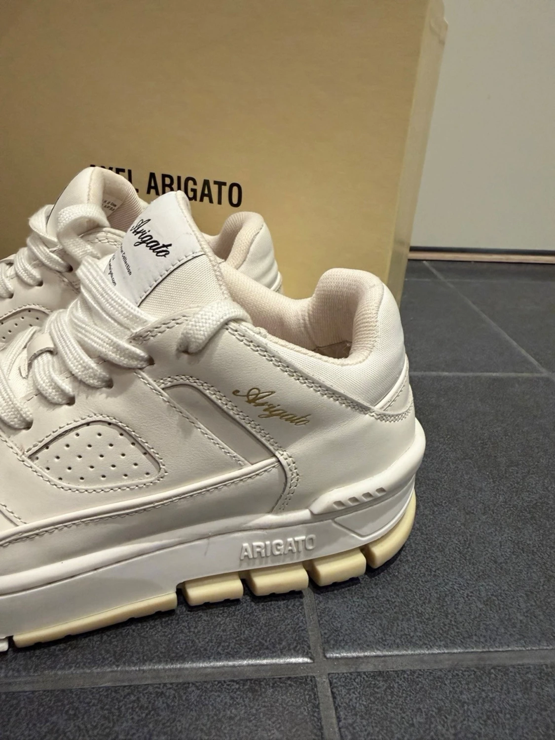 Vita sneakers från Axel Arigato - 3