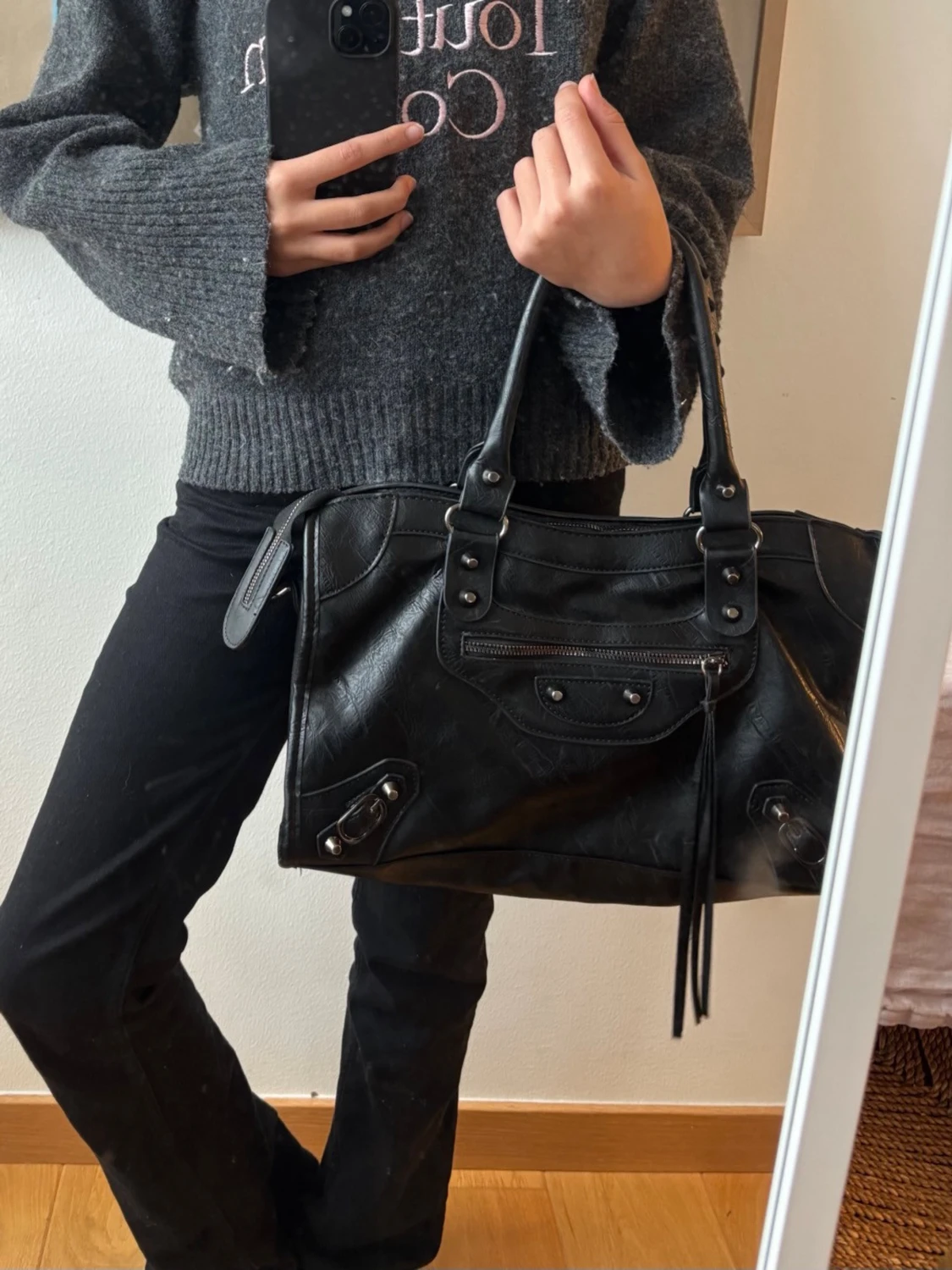 Svart  handväska i skinn - 1