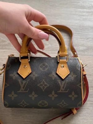 Brun monogram väska  - Mycket bra skick, använd några gånger 