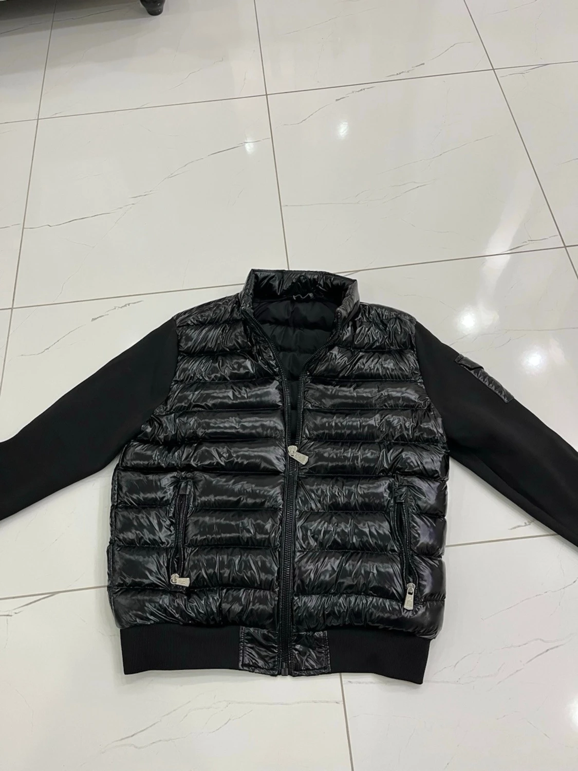 Svart dunjacka från Moncler