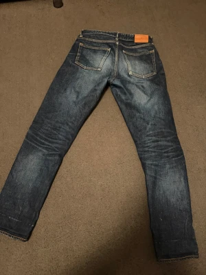 Selvedge japan blue jeans  - Säljer nu mina sjukt snygga selvedge japan blue jeans. Jeansen har fått snygga slitningar och är i bra skick.          Tveka inte på att höra av dig vid minsta fråga eller fundering. 