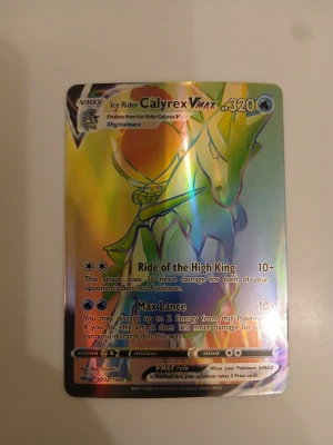 Pokémonkort Ice Rider Calyrex VMAX - Säljer ett  Pokémonkort: Ice Rider Calyrex VMAX med 320 HP. 