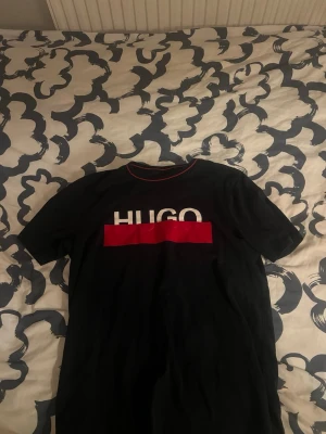 Hugo boss tshirt - Mörkblå hugo boss tshirt nysick.