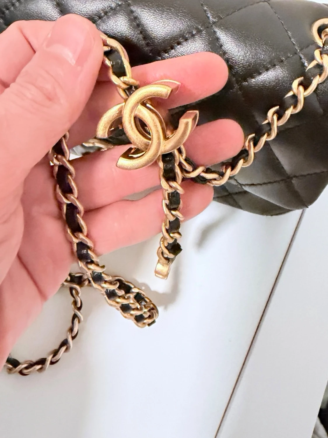 Svart quiltad axelväska i skinn - 1