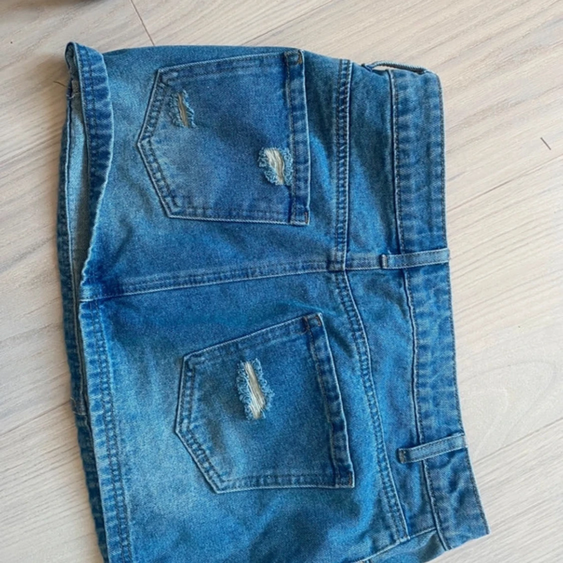 Blå jeanskjol från Edikted - 1