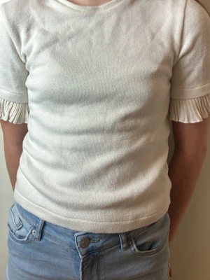 Topp från zara - Snygg topp från zara ,aldrig kommit till användning tjockt material 