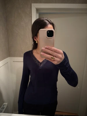 Blå tröja - Tunn blå tröja fråg gina med spets