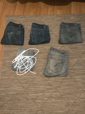 Dondup George  bulk - Säljer st också                       för varje par du köper blir det 50kr billigare per jeans förutom om du köper hela bulken.                                (Listar 1 av tre olika storlekar)                 Har ni frågor så ställ privat          priset kan diskuteras😊
