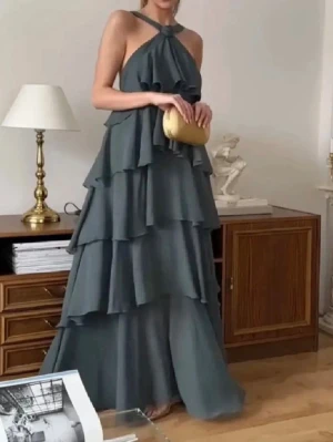 Balklänning  - Säljer nu min fina balklänning.Storlek M, passar även en S. Perfekt till finare tillfällen såsom balen eller bröllop 😍