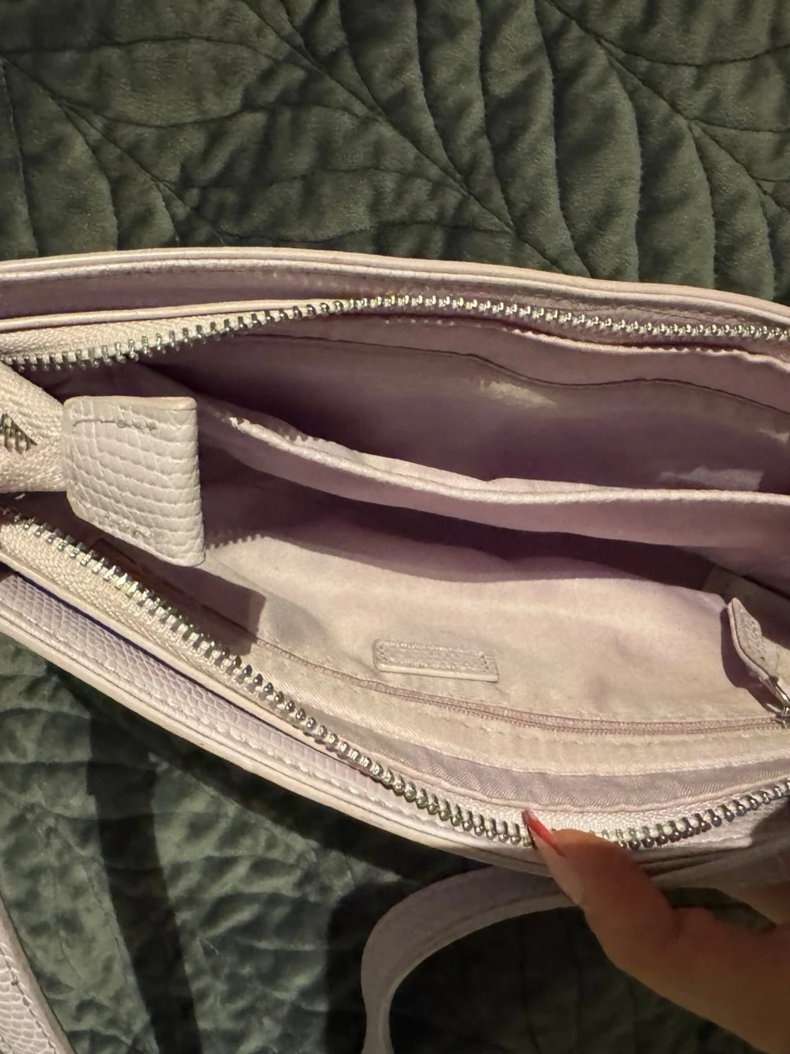 Ljuslila baugett/axelremsväska i skinnimitation - 1