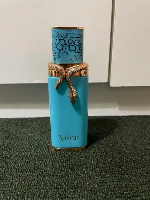 Vulcan Feu French Avenue parfym EDP  - Hej jag vill sälja denna vulcan fue French avenue! Jag fick den som present och andvänder inte den och den är helt full! Skriv om ni har några frågor😁