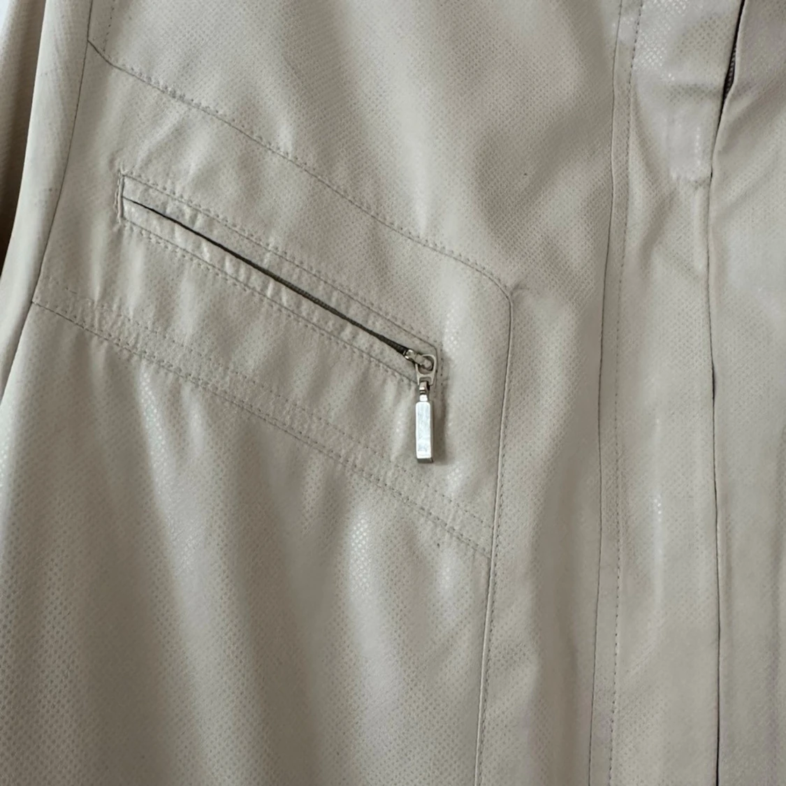 Beige parkajacka med dragkedjor - 2