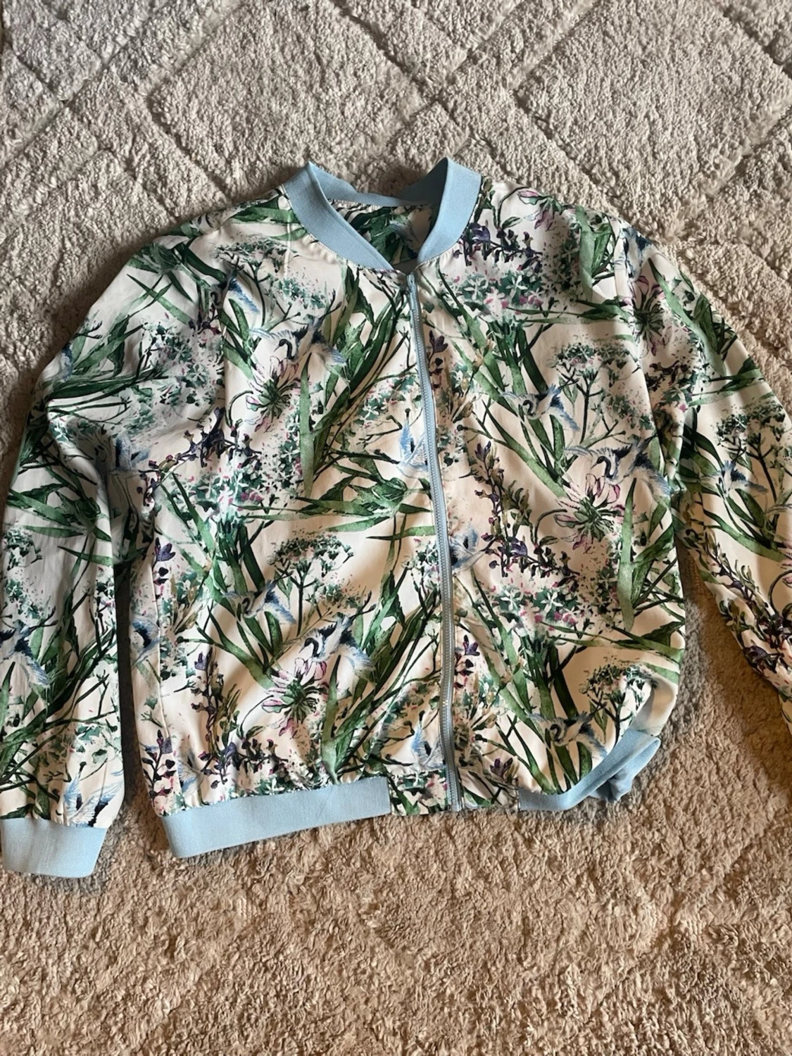 Blommig bomberjacka från Jacqueline de Yong
