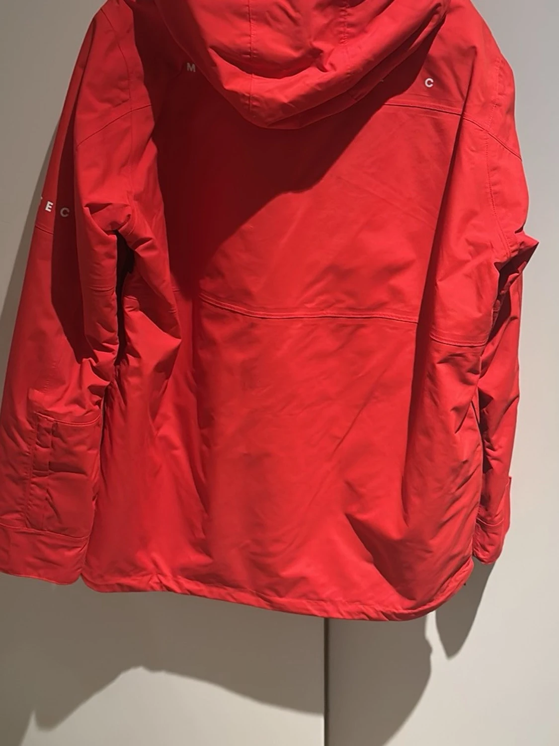 Röd vindjacka från Montec - 1
