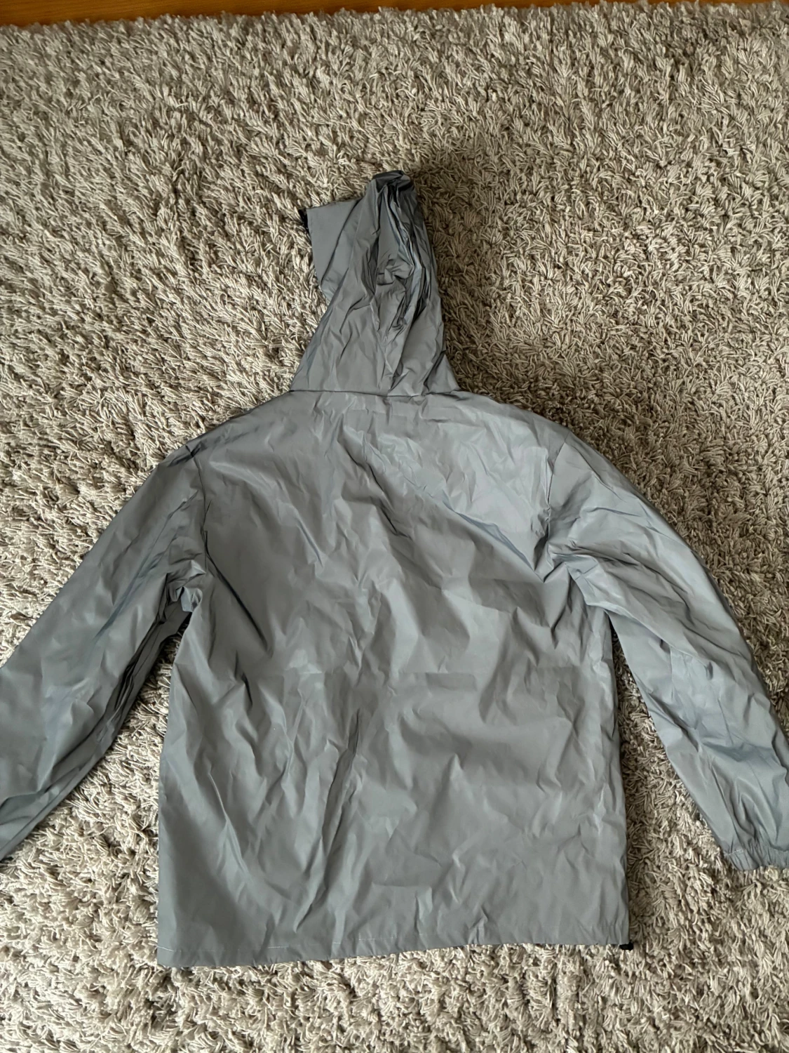 Grå vindjacka med huva - 3