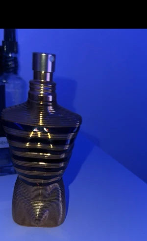 Le Male Elixir Parfum 75ml - Runt 20 ml kvar riktigt god söt doft och  långvarig parfym perfekt för vintern Köpt från bangerhead