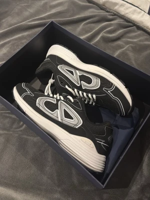 Dior B22 - 10/10 Helt nya!