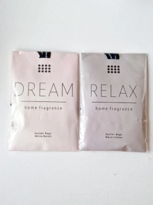 Doftpåse - Doftpåse i doft warm cotton och white neroli.  Tips, tappar den doft kan du skaka om innehållet för att förlänga dofthållbarheten.