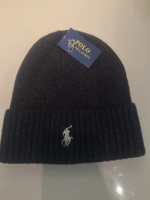mössa Polo Ralph Lauren - Säljer en polo Ralph lauren mössa. Den är i nytt skick. Kom privat för mer frågor eller bilder. Pris kan diskuteras vid snabb affär 