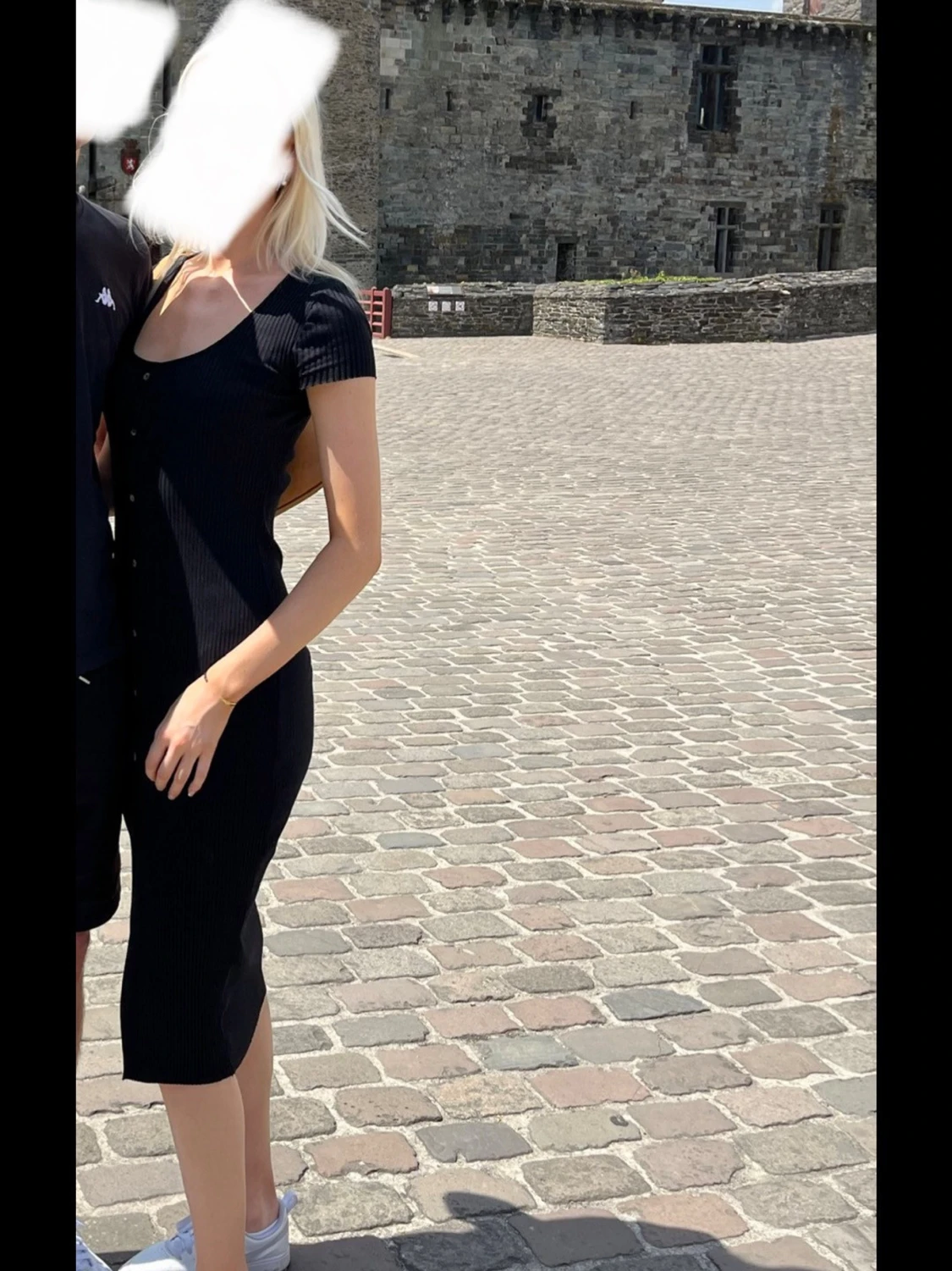 Svart ribbad knappklänning