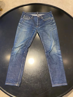 A.P.C. Jeans  - Säljer ett par klassiska blå jeans från A.P.C. i w30 i bra sick. . Skriv gärna vid funderingar. Pris kan diskuteras vid snabb affär 🤝🔥✅