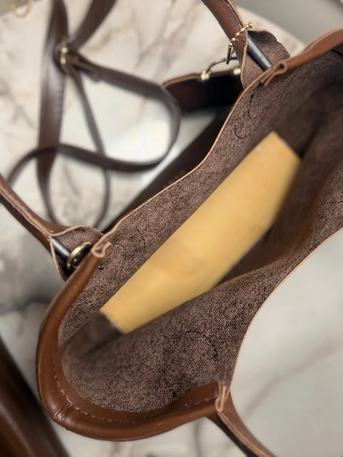 Brun handväska från Miu Miu i skinn - 5