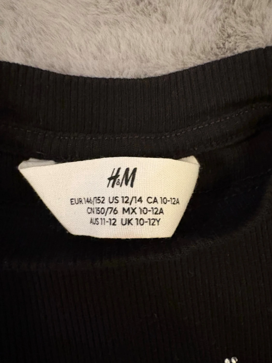 Svart croppad topp med strass från H&M - 2