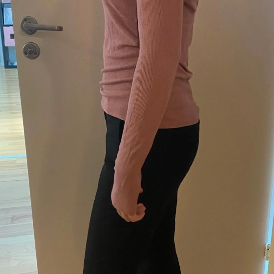 Rosa ribbad långärmad topp med öppen rygg - 1