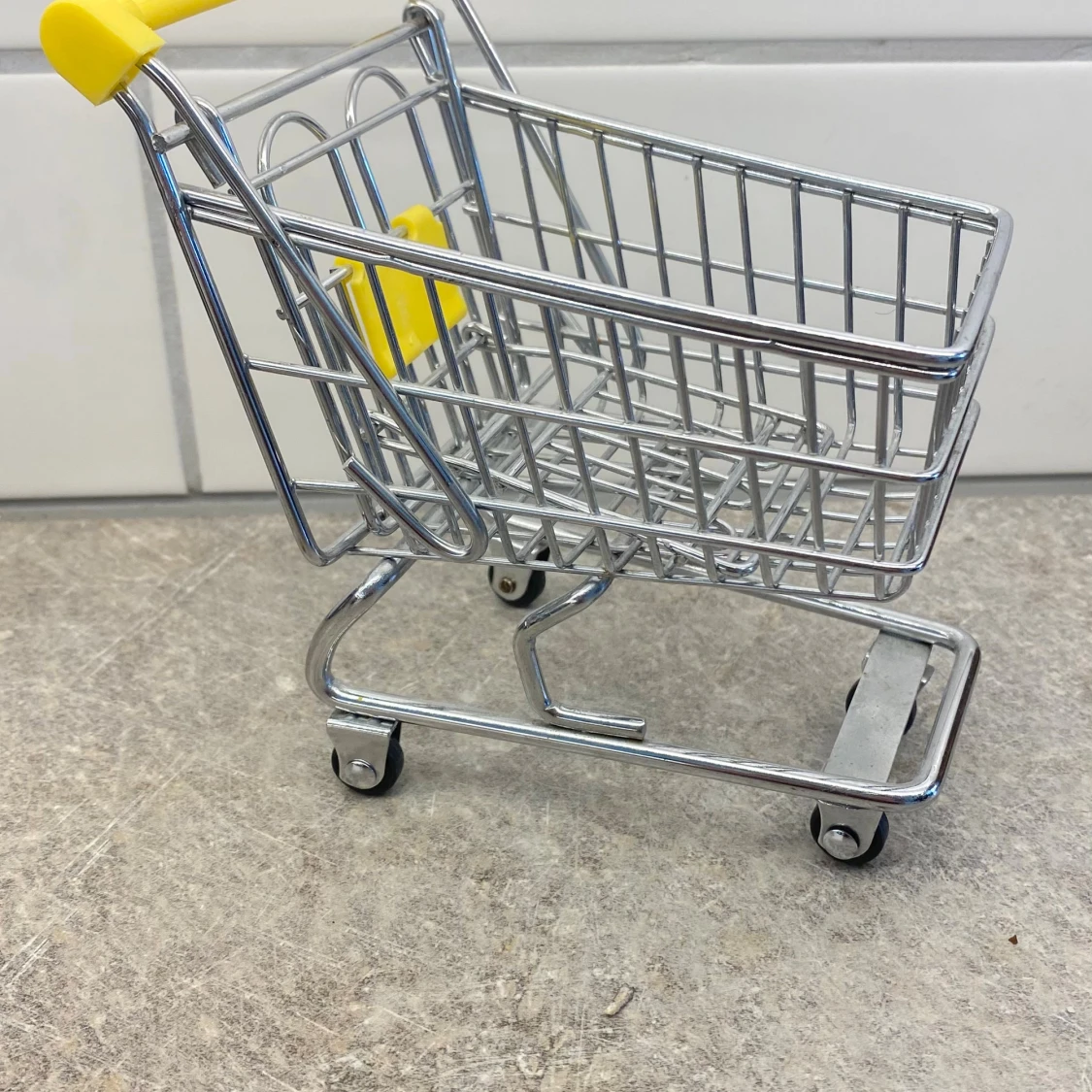 Mini shoppingvagn i metall och plast - 1