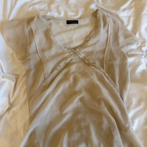 Skit snygg top från Zara - Söt champagnefärgad top från Zara