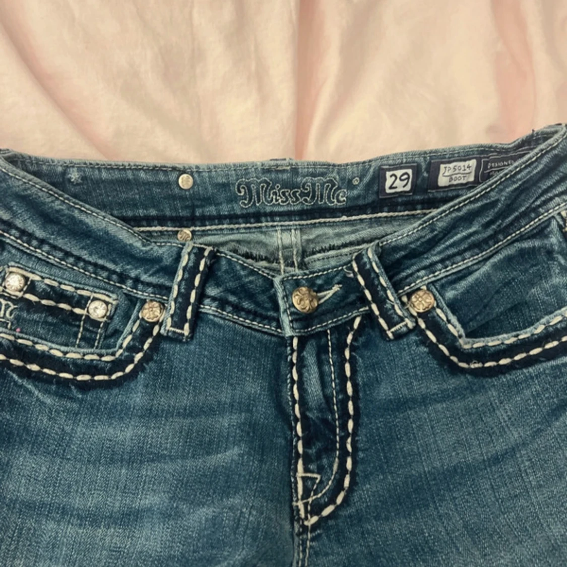 Blå bootcut jeans från Miss Me - 2