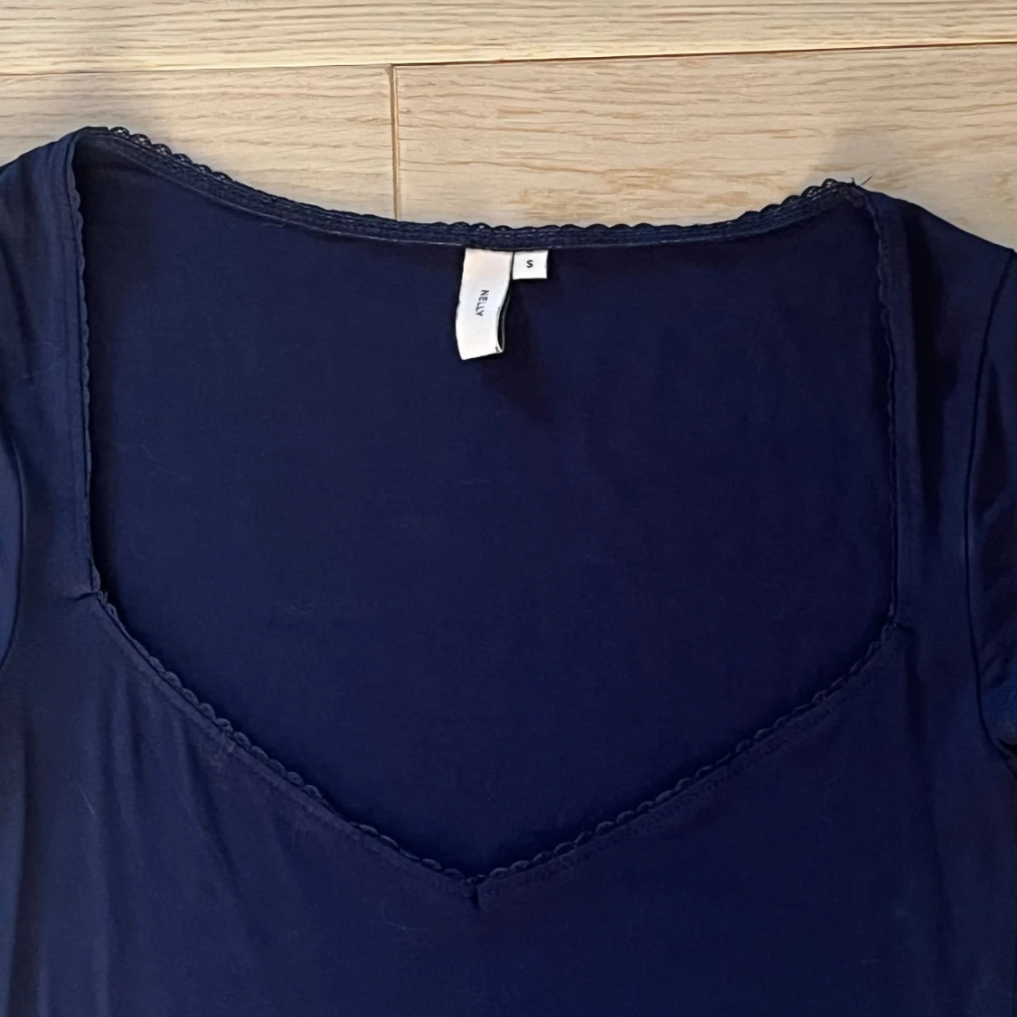 Mörkblå topp från Nelly - 2