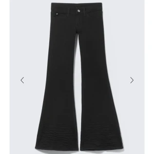 cheap monday jeans! - ja gör en intressekoll på mina svarta lågmidjade jeans från cheap monday! dom är inprensip som nya men ja köpte dom från sellpy men prislappen är kvar o allt o inga skador❤️ storlek 27/32. dom är perfekta i längden o ja är 169cm! passade dock inte i min midja💔 pris går att diskuteras! hör av er om frågor❤️